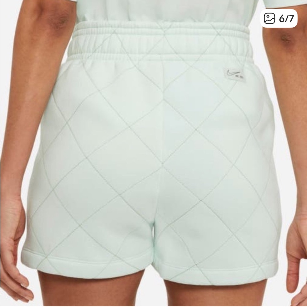 Nike Sportswear Quilted Fleece Shorts - Picture 2 of 10